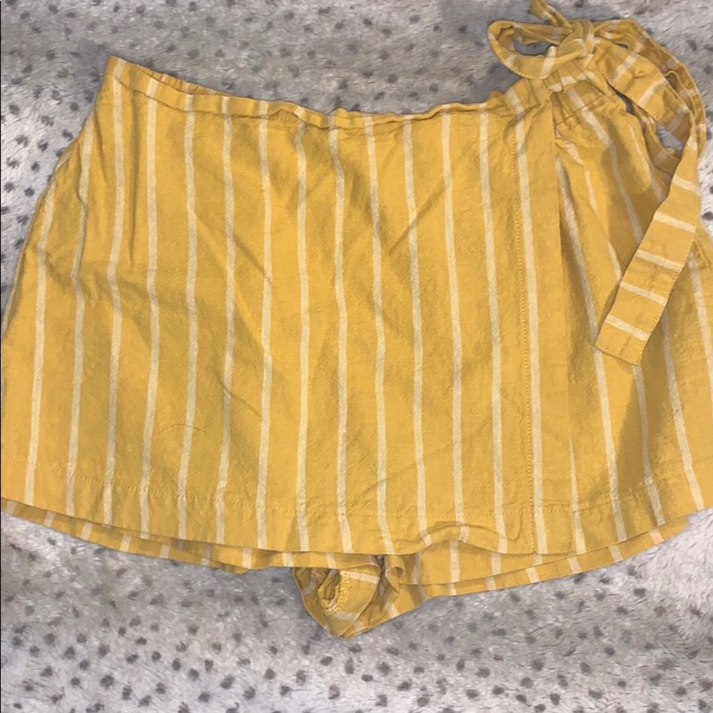Yellow strip skort
